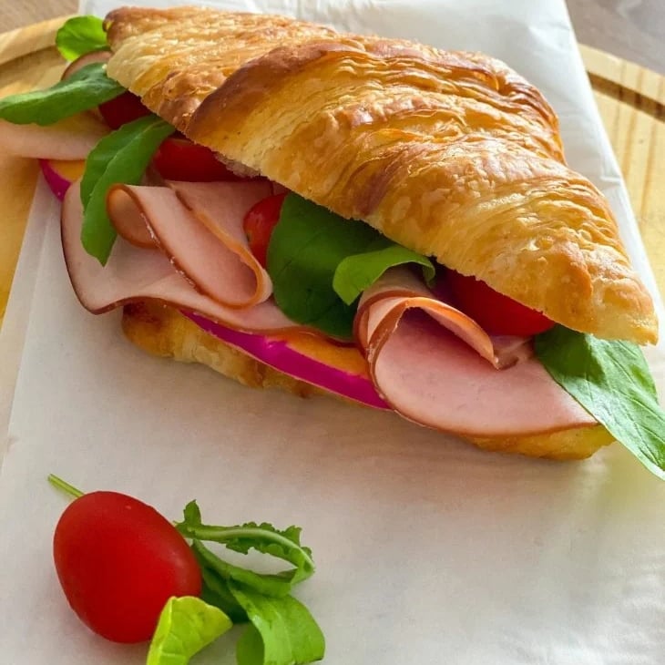 Photo of the croissant sandwich – recipe of croissant sandwich on DeliRec