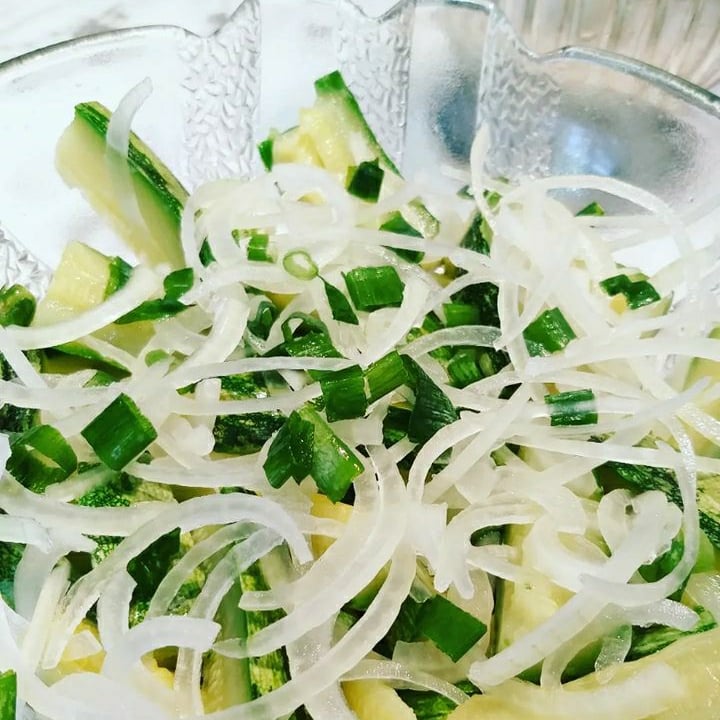 Foto da Salada refrescante de abobrinha com cebola - receita de Salada refrescante de abobrinha com cebola no DeliRec