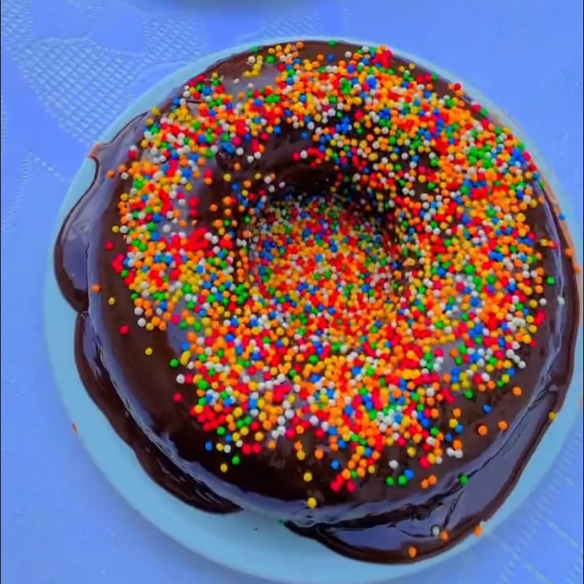Foto da Bolo de chocolate colorido  - receita de Bolo de chocolate colorido  no DeliRec