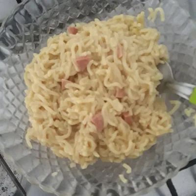 Recipe of noodles with salami on the DeliRec recipe website