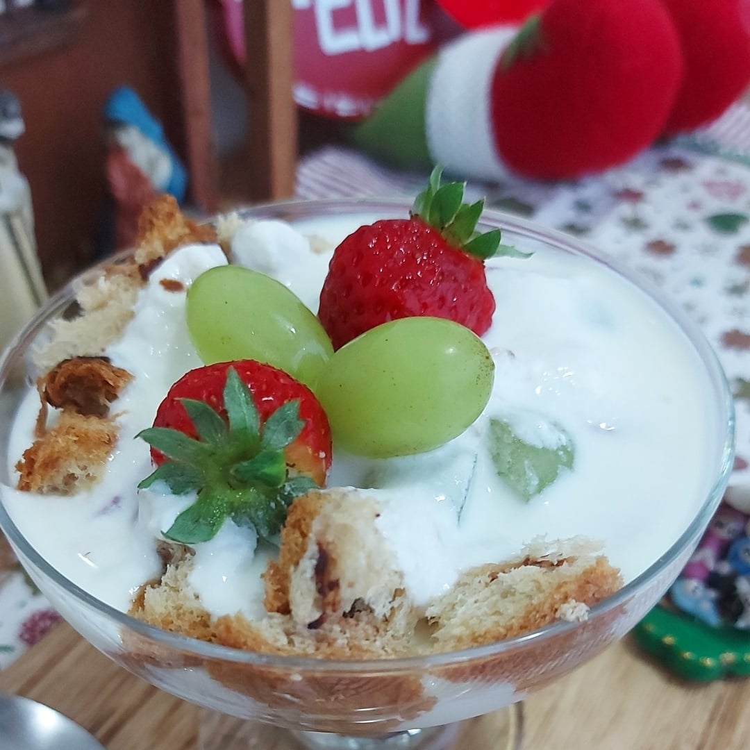 Foto da Panetone diet com iogurte e frutas - receita de Panetone diet com iogurte e frutas no DeliRec