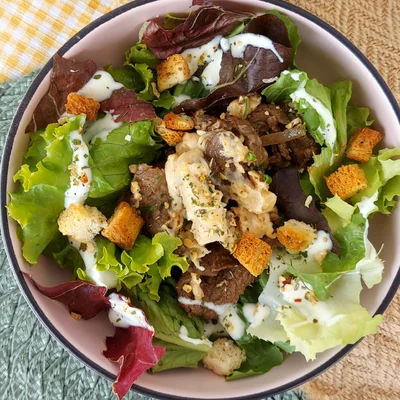 Recette de Salade aux Lanières de Viande sur le site de recettes DeliRec