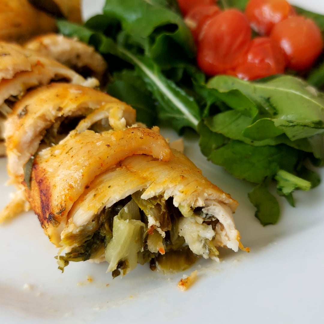 Photo of the Chicken roll stuffed with escarole and cottage cheese – recipe of Chicken roll stuffed with escarole and cottage cheese on DeliRec