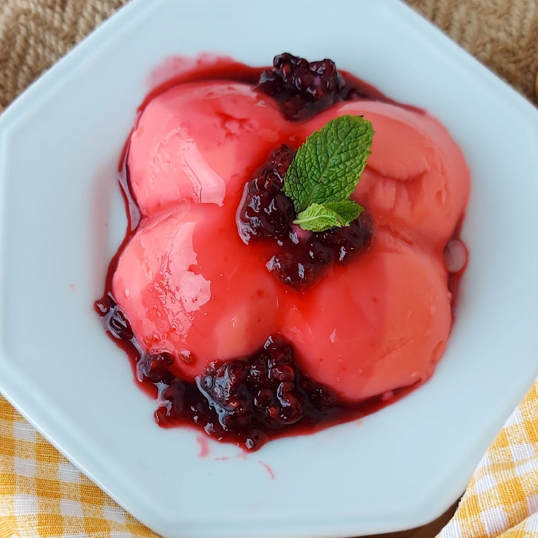 Photo of the Yogurt and Raspberry Flan – recipe of Yogurt and Raspberry Flan on DeliRec