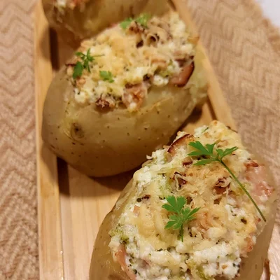 Recipe of Microwave stuffed potato on the DeliRec recipe website