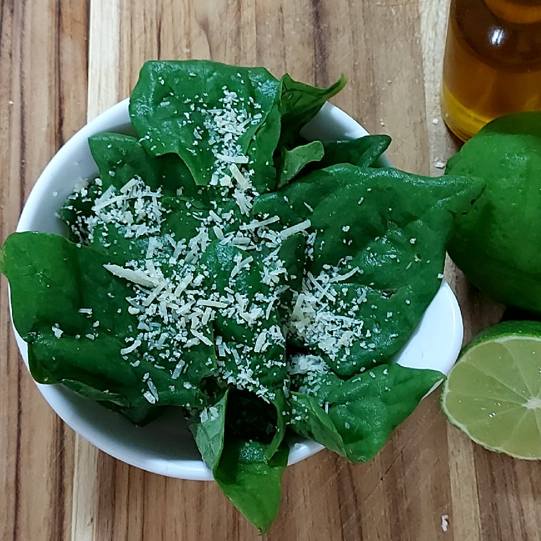 Foto da Salada de Espinafre com Parmesão  - receita de Salada de Espinafre com Parmesão  no DeliRec