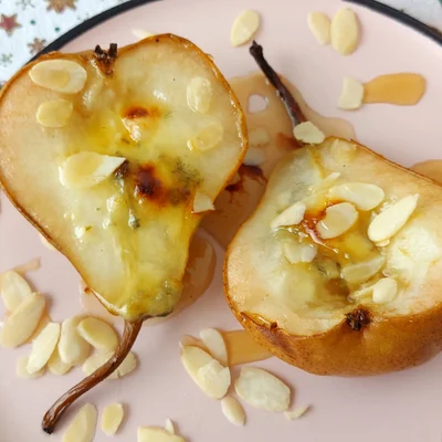 Recipe of Baked Pear with Gorgonzola and Honey on the DeliRec recipe website