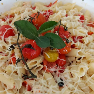 Recipe of Penne with tomato and buffalo mozzarella on the DeliRec recipe website