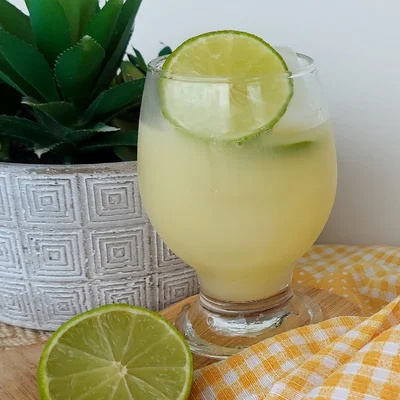 Receta de Caipirinha de marañón y limón en el sitio web de recetas de DeliRec