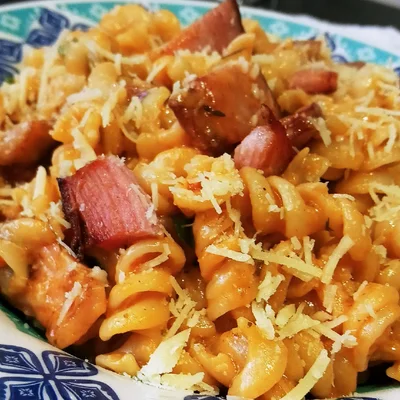 Recipe of Creamy Pasta with Pepperoni and Bacon on the DeliRec recipe website