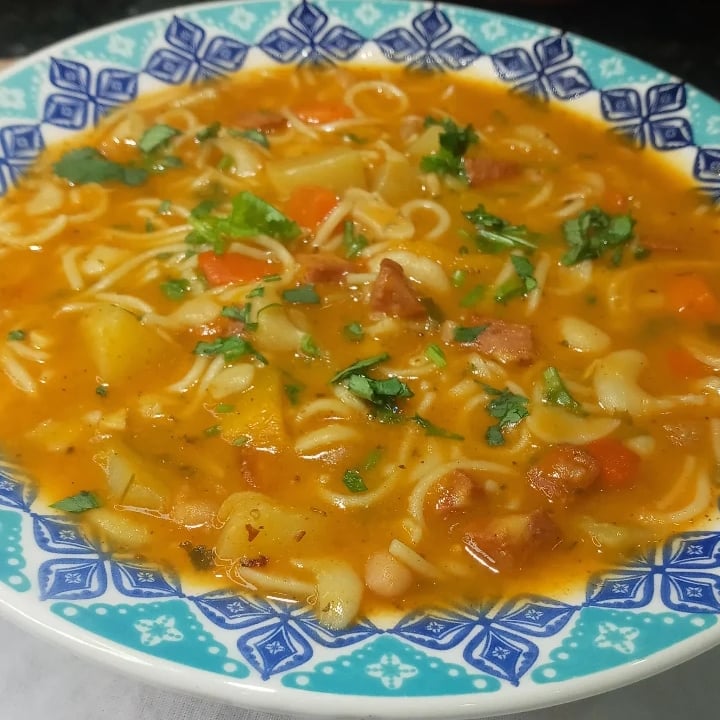 Foto da Sopa de macarrão com calabresa e legumes - receita de Sopa de macarrão com calabresa e legumes no DeliRec