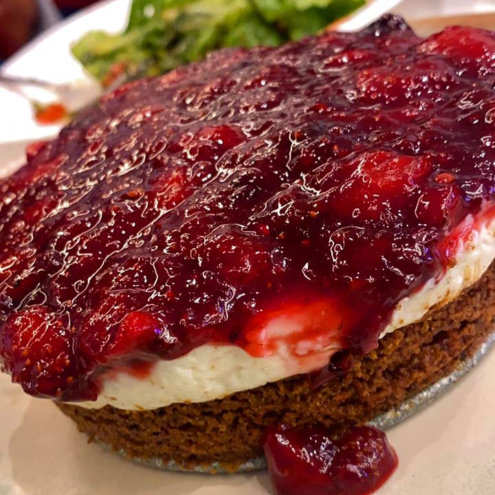 Foto da Cheesecake Funcional com calda de frutas vermelhas e especiarias - receita de Cheesecake Funcional com calda de frutas vermelhas e especiarias no DeliRec