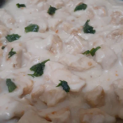 Recipe of Chicken Cubes in White Sauce (easy) on the DeliRec recipe website