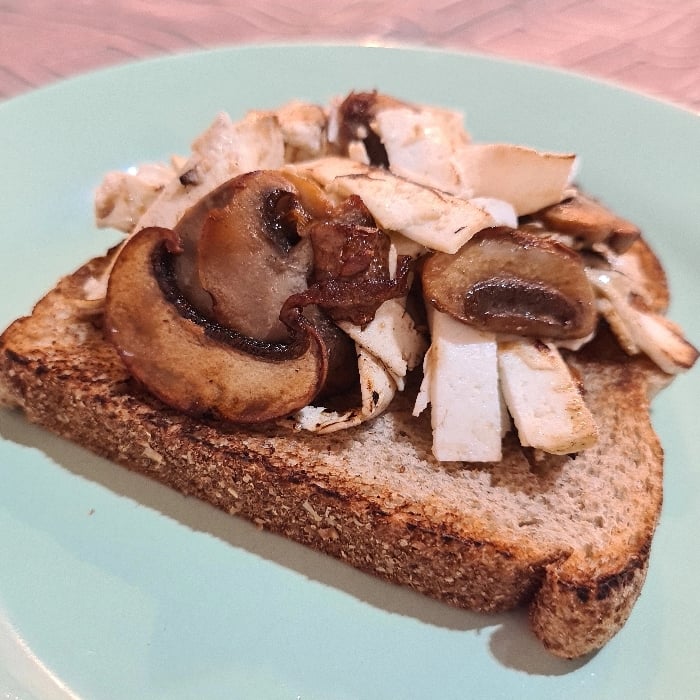 Photo of the Integral toast with Portobelo and white cheese – recipe of Integral toast with Portobelo and white cheese on DeliRec