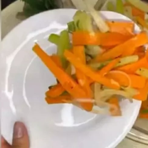 Foto da Saladinha de cenoura e chuchu  - receita de Saladinha de cenoura e chuchu  no DeliRec