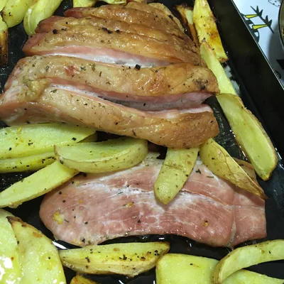 Recipe of Pork steak with potatoes on the DeliRec recipe website