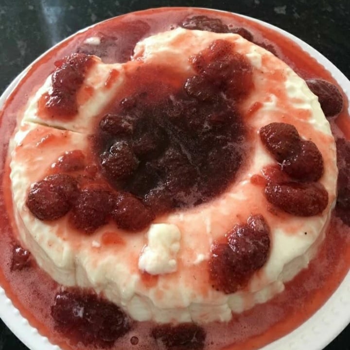 Photo of the White Manjar with Strawberry Sauce – recipe of White Manjar with Strawberry Sauce on DeliRec