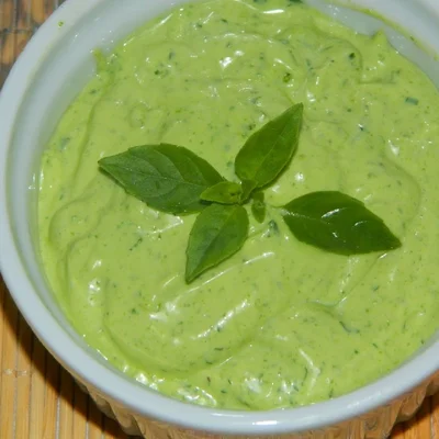 Receta de Salsa De Ajo Verde en el sitio web de recetas de DeliRec