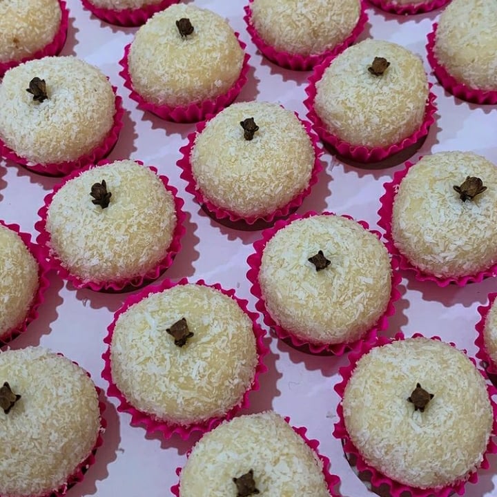 Photo of the Coconut candy with 3 ingredients. – recipe of Coconut candy with 3 ingredients. on DeliRec