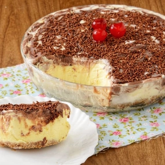 Photo of the Ice Cream Pie and Brigadeiro on Travessa – recipe of Ice Cream Pie and Brigadeiro on Travessa on DeliRec