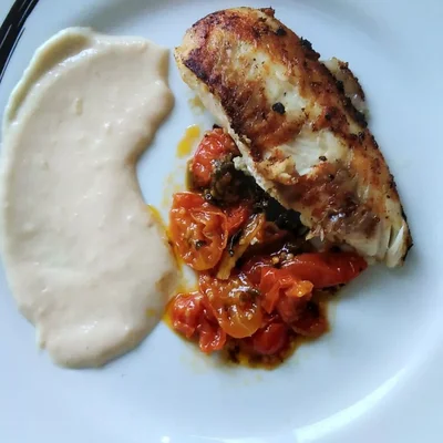 Recipe of Tilapia grilled in butter, yam and cheese puree, candied cherry tomato. on the DeliRec recipe website