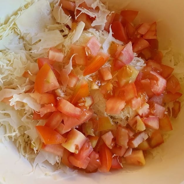 Photo of the Cabbage salad with tomatoes – recipe of Cabbage salad with tomatoes on DeliRec