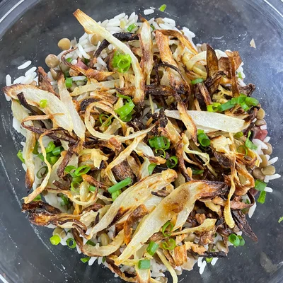 Recipe of Rice with Lentils, Bacon and Crispy Onion on the DeliRec recipe website