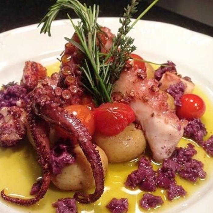 Photo of the Grilled octopus with mini punched potatoes and confit tomatoes, finished with black olive tapenade – recipe of Grilled octopus with mini punched potatoes and confit tomatoes, finished with black olive tapenade on DeliRec