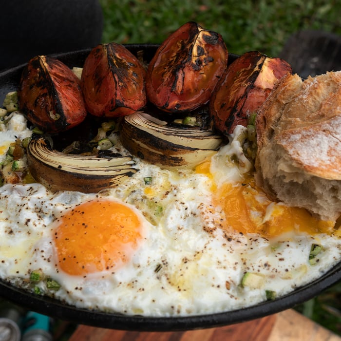 Photo of the Egg with leek, zucchini, grilled onions and fresh tomato with Italian bread – recipe of Egg with leek, zucchini, grilled onions and fresh tomato with Italian bread on DeliRec