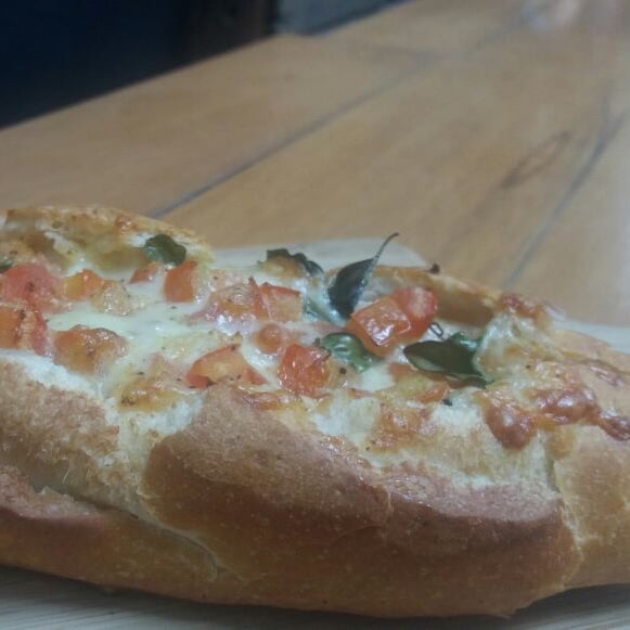 Foto da Pizza pão de marguerita  - receita de Pizza pão de marguerita  no DeliRec
