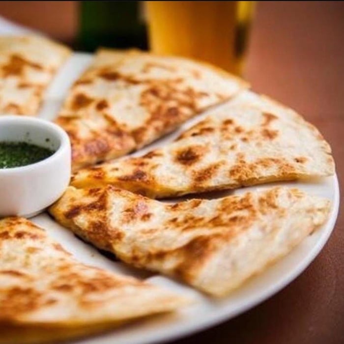 Photo of the Half-cured cheese quesadilla with onion glazed in tabasco – recipe of Half-cured cheese quesadilla with onion glazed in tabasco on DeliRec