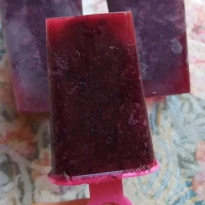 Recipe of healthy grape popsicle on the DeliRec recipe website