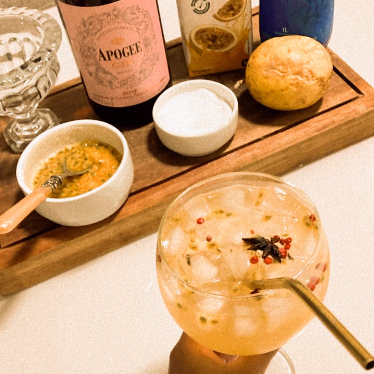 Photo of the Gin with passion fruit tonic – recipe of Gin with passion fruit tonic on DeliRec