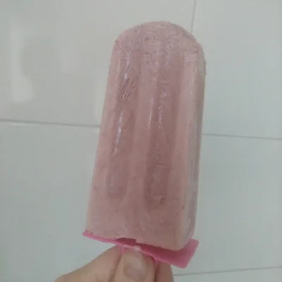 Recipe of Strawberry yogurt popsicle on the DeliRec recipe website