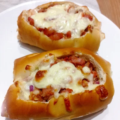 Recipe of Garlic bread with sausage and cheese on the DeliRec recipe website
