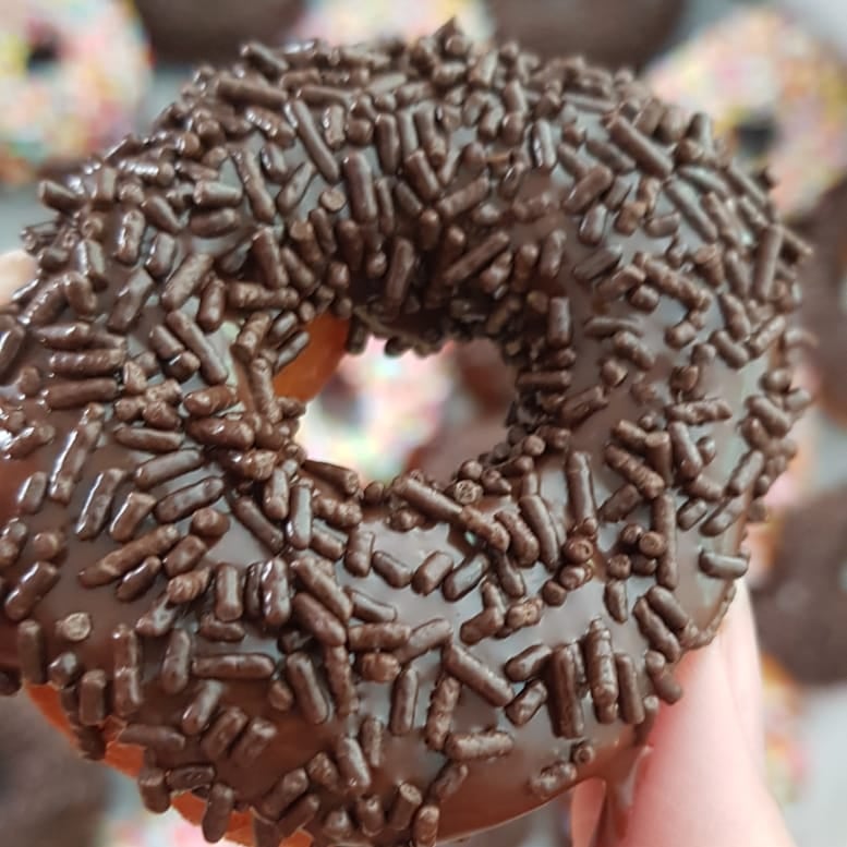 Photo of the Donuts covered with chocolate and sugar icing 🍩 – recipe of Donuts covered with chocolate and sugar icing 🍩 on DeliRec