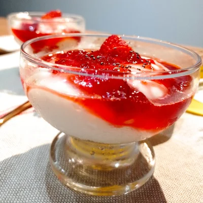 Recette de Dessert avec fromage à la crème et confiture de fraise 🍓 sur le site de recettes DeliRec