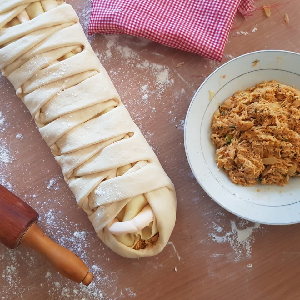 Photo of the Homemade bread stuffed with chicken and catupiry – recipe of Homemade bread stuffed with chicken and catupiry on DeliRec