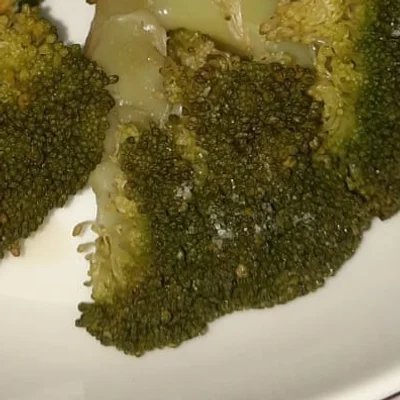 Recipe of Broccoli cooked in garlic and olive oil on the DeliRec recipe website