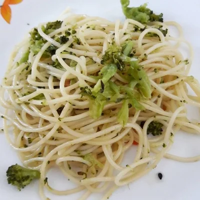 Recipe of Garlic and oil noodles with broccoli on the DeliRec recipe website
