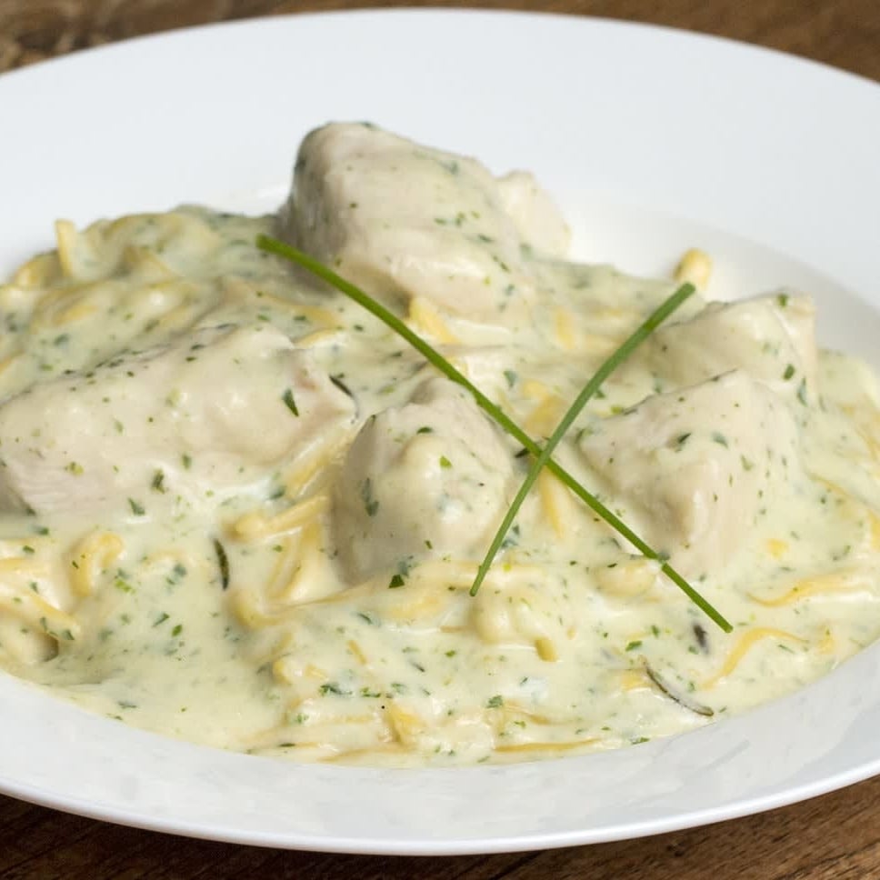 Photo of the Pasta with chicken in white herb sauce – recipe of Pasta with chicken in white herb sauce on DeliRec