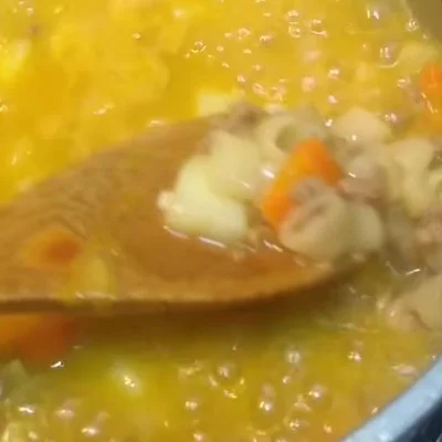 Receita de sopa de macarrão com carne moída e legumes no site de receitas DeliRec