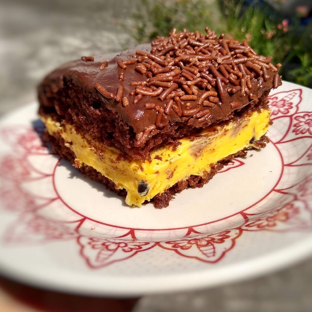 Photo of the Chocolate cake with passion fruit brigadeiro – recipe of Chocolate cake with passion fruit brigadeiro on DeliRec
