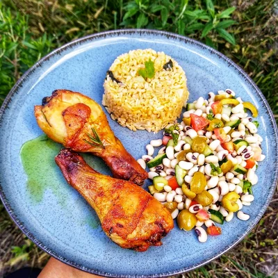 Recipe of Roasted thighs in the airfryer, black-eyed pea salad and brown rice on the DeliRec recipe website