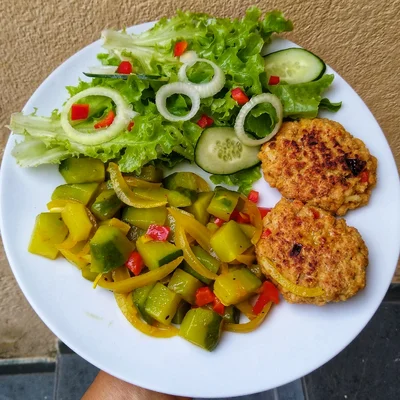 Recipe of Soy Burger with Sauteed Chayote on the DeliRec recipe website
