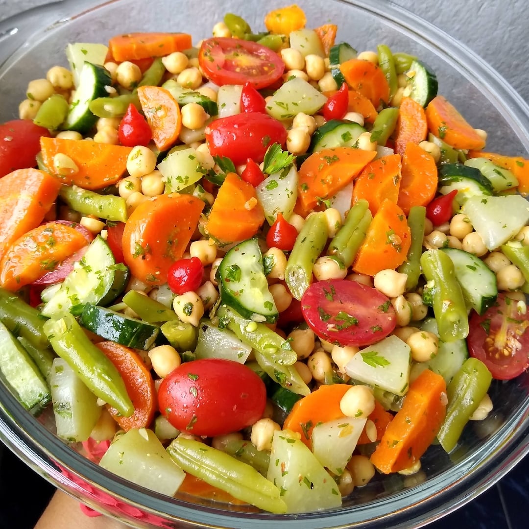 Foto da Salada de Grão-de-bico com vegetais  - receita de Salada de Grão-de-bico com vegetais  no DeliRec