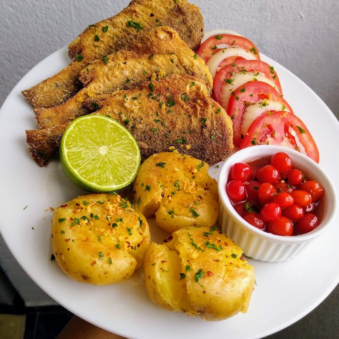 Foto da Peixe frito com batatas ao murro  - receita de Peixe frito com batatas ao murro  no DeliRec