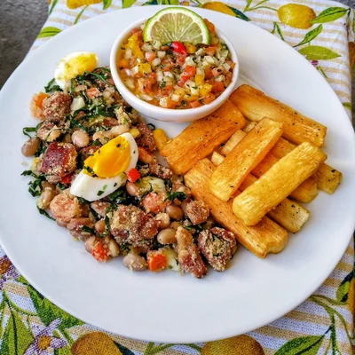 Recipe of Tropeiro beans with vinaigrette and fried cassava on the DeliRec recipe website