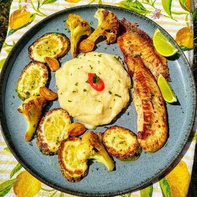 Grilled tilapia fillet with mashed potatoes