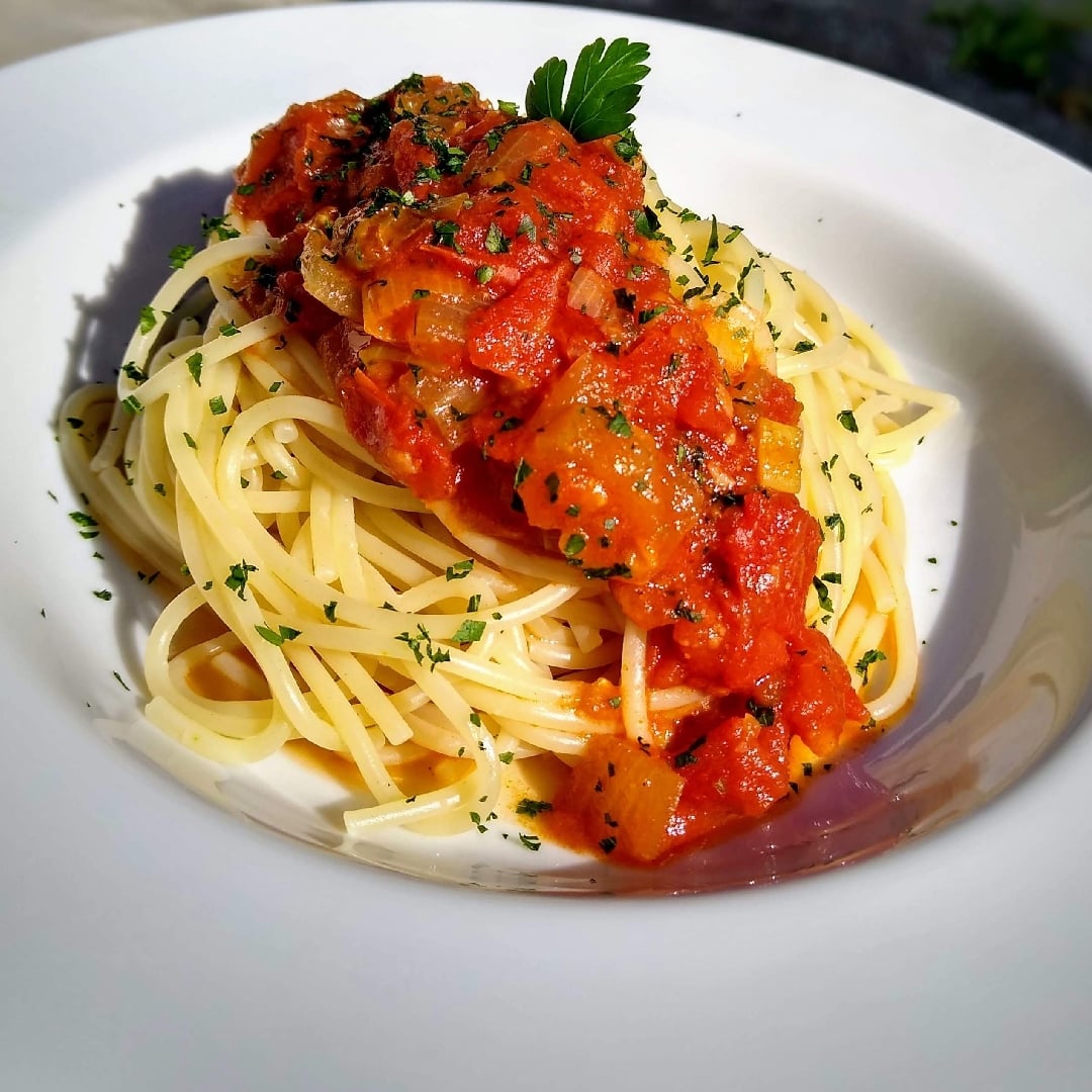 Foto da Espaguete ao molho de tomates frescos - receita de Espaguete ao molho de tomates frescos no DeliRec